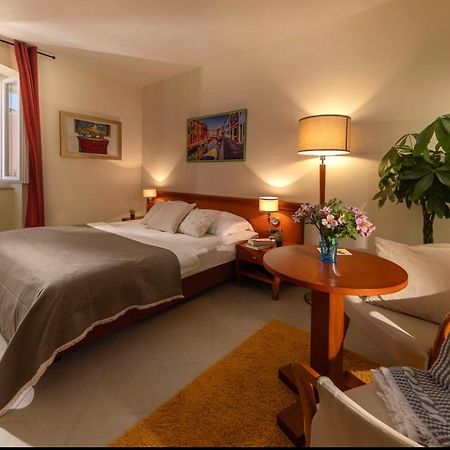B&B Ciao Bella Lussingrande Esterno foto