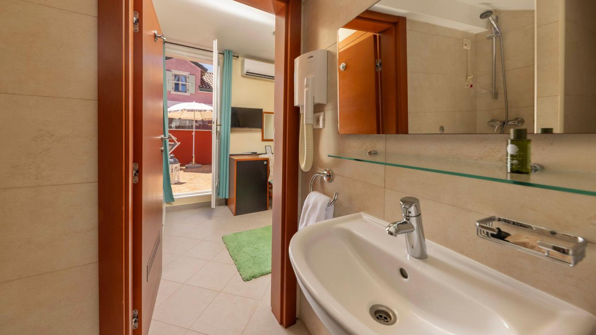 B&B Ciao Bella Lussingrande Esterno foto